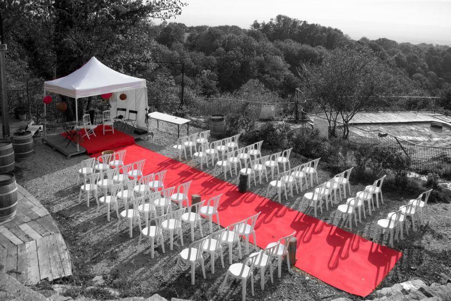 Location de matériel pour l'organisation de cérémonies laïques ou religieuses