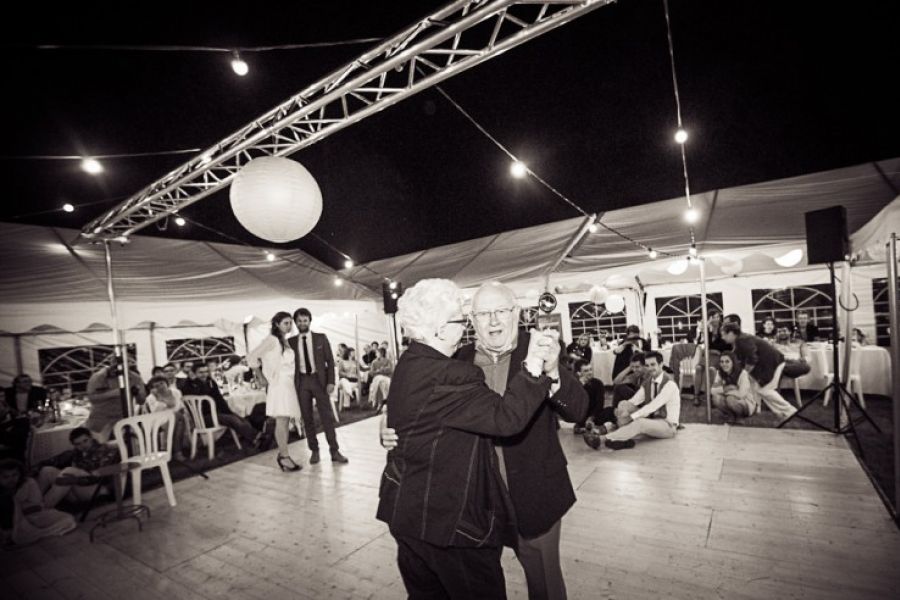 Location de piste de danse, de tentes de réception et de chapiteaux pour les mariages
